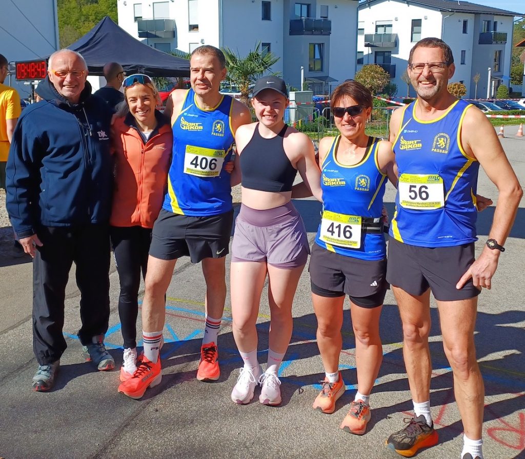 Das LG-Team (v.re.) Manfred Ammerl, Marion Krautloher, Samira Luck, Bernie Gässl und Sabrina Prager mit LG-Vorstand Siegfried Kapfer