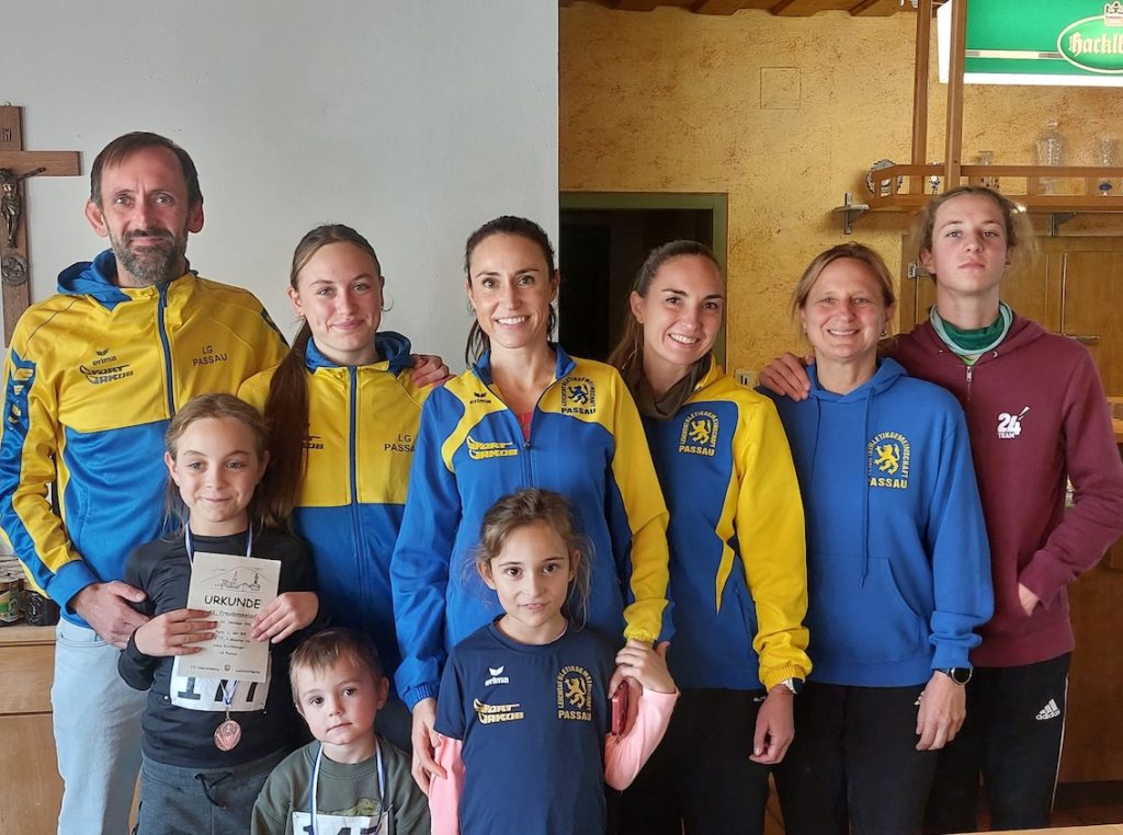 Das erfolgreiche LG-Team (vorne v.li.) Alma und Emil Kirchberger, Elisa Weber; (dahinter v.li.) Michael und Ida Kirchberger, Martha Weber, Christina Wimmer, Gaby und Tim Kopfinger